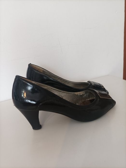 Buty odkryte  wygodne eleganckie rozm 38 obcas 6 cm