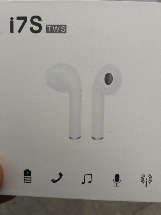 Auriculares sem fios novos.