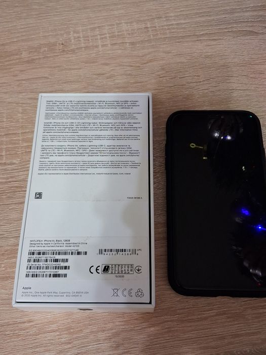 Продам Iphone XR 128