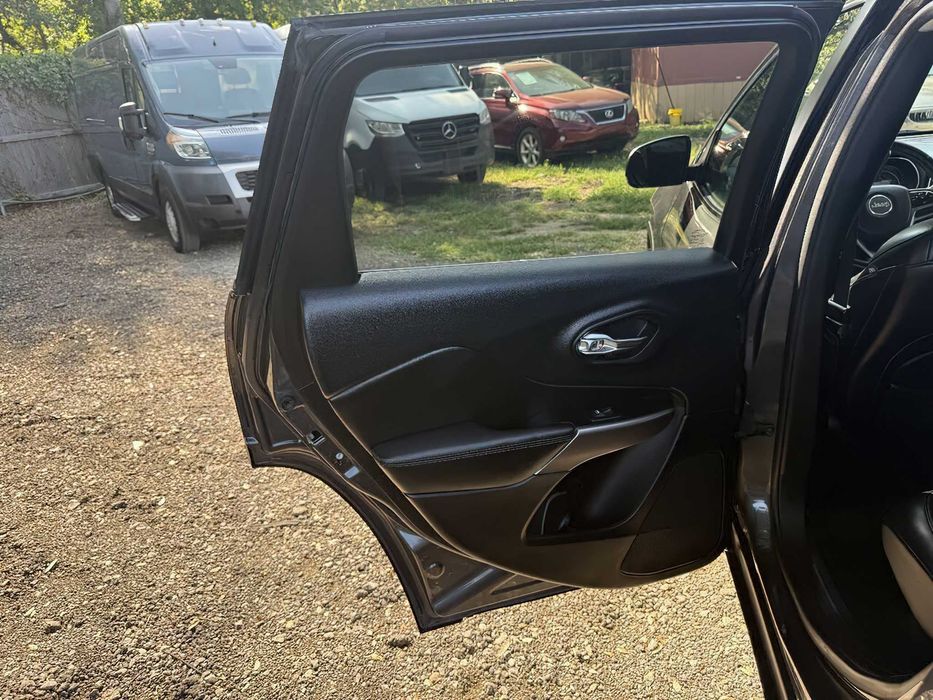 Jeep Cherokee      2020