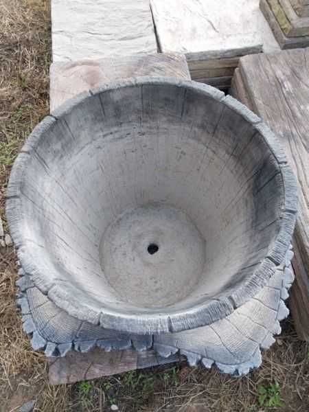 donica betonowa , beczka , drewnopodobna ogrodowa cebrzyk