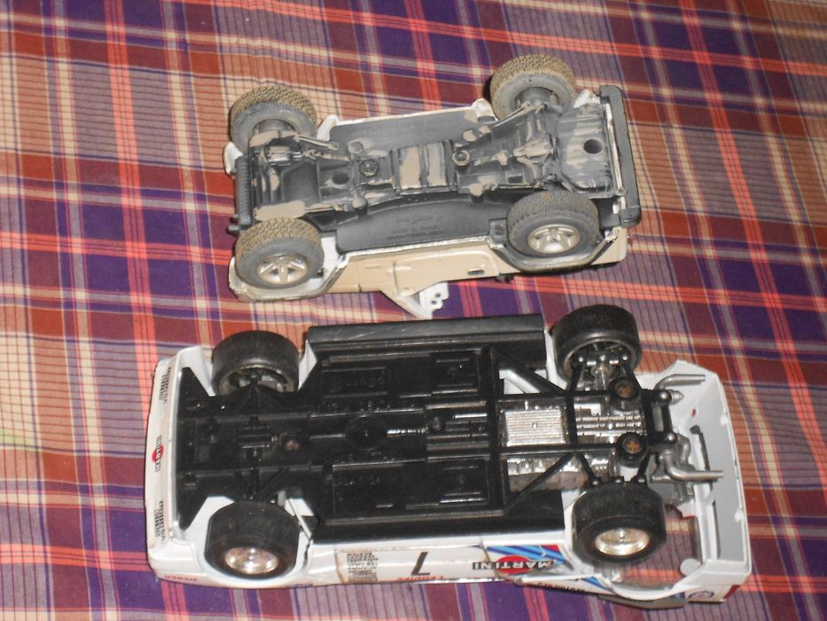 Miniaturas Colecçao Jeep Maisto 1/27 e Lancia Delta Burago 1/24