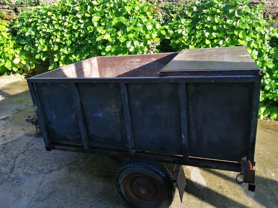 Vendo atrelado  usado