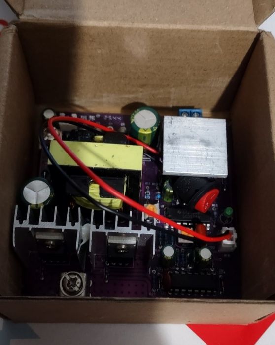 Продам міні інвертор dc12v на 220v 300вт 50gz