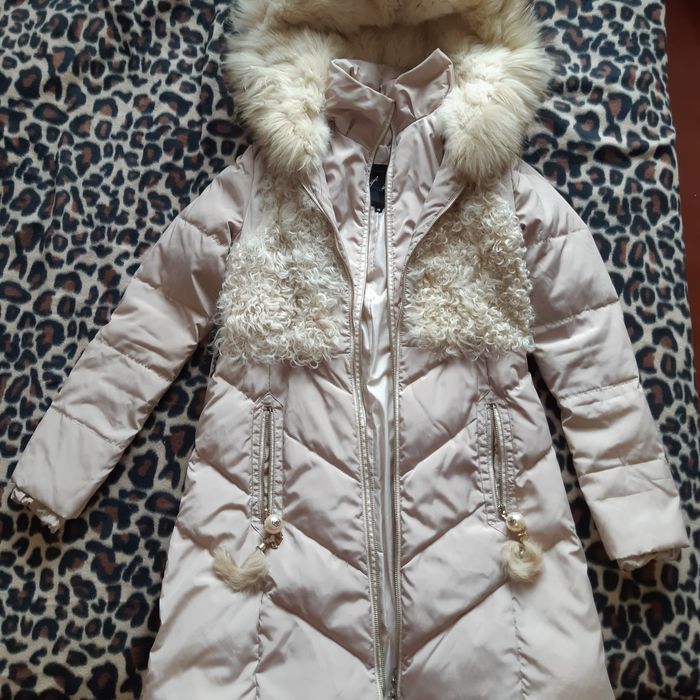 Жіночий пуховик з хутром
