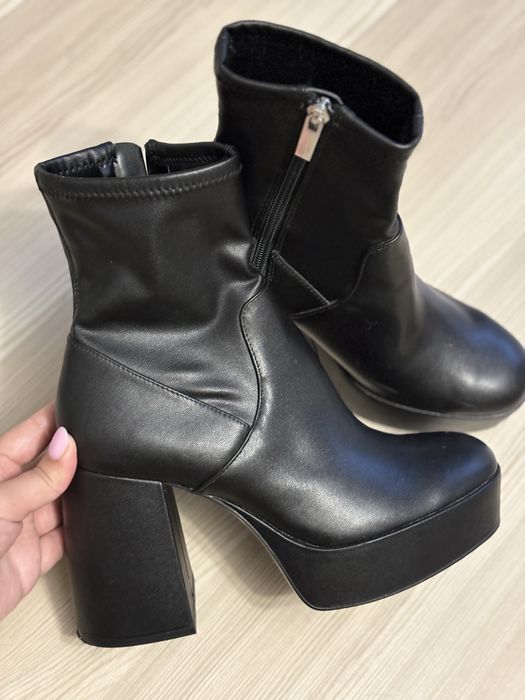 Ботильйони на високих підборах Bershka 38 розмір