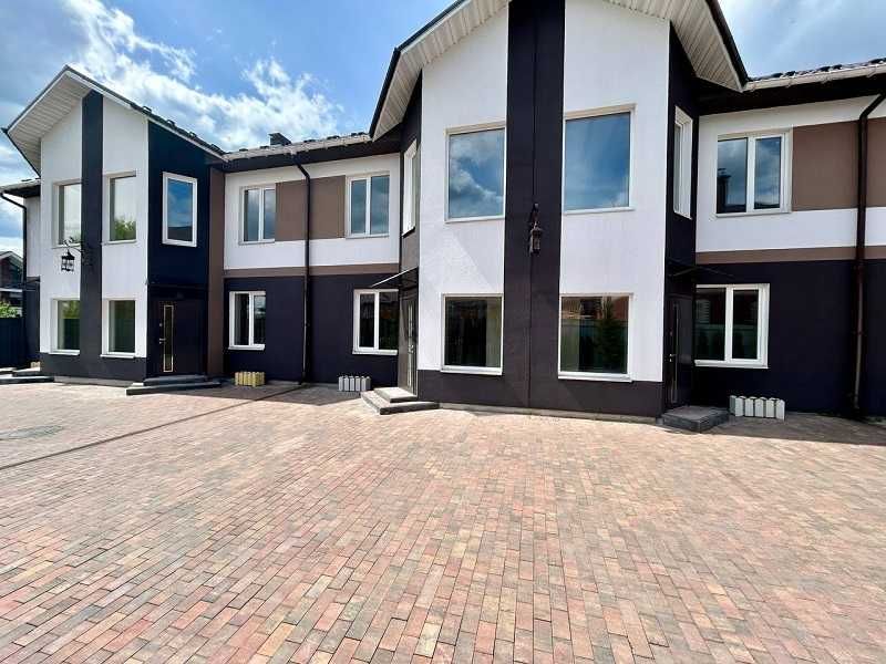 Готовий до ремонту таунхаус  в місті Ірпінь, вул. Павла Глазового