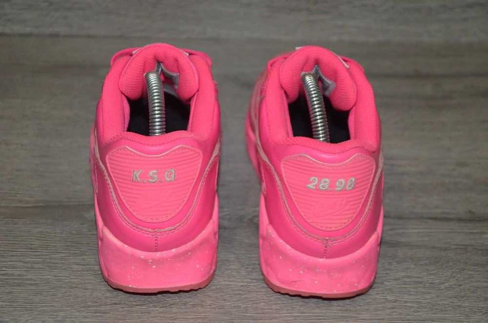 Продам кросівки шкіряні Фірма Nike Air Max 90 .