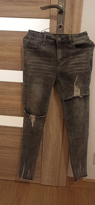 Nowe szare jeansy skinny w rozmiarze S/M