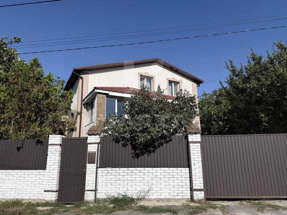 Продам будинок з ремонтом.