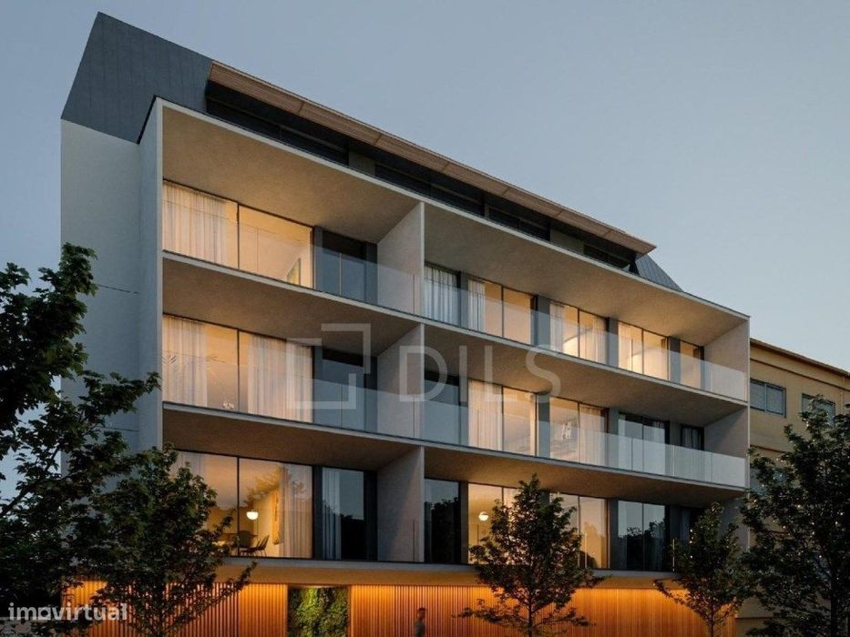 Apartamento T2 com varanda e garagem