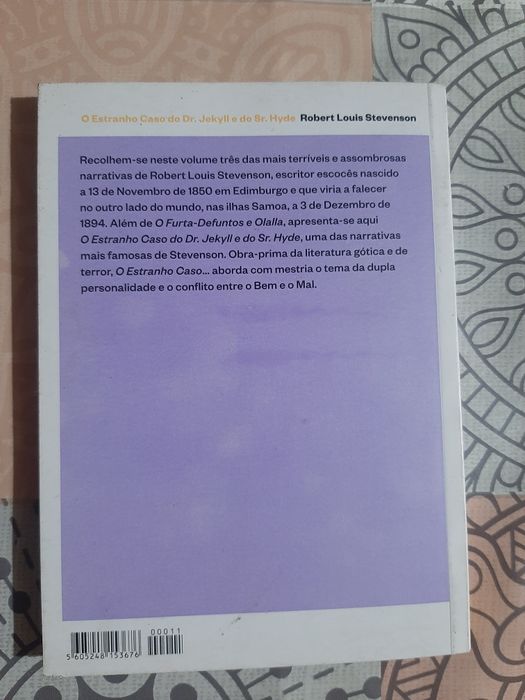 Livro "O estranho caso do Dr.Jekyll e do Sr.Hyde"