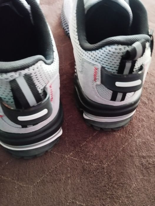 Продам нові кросівки Baas  Ploa