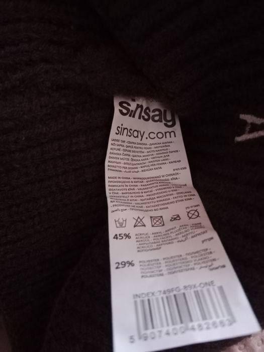 Czapka młodzieżowo -damska