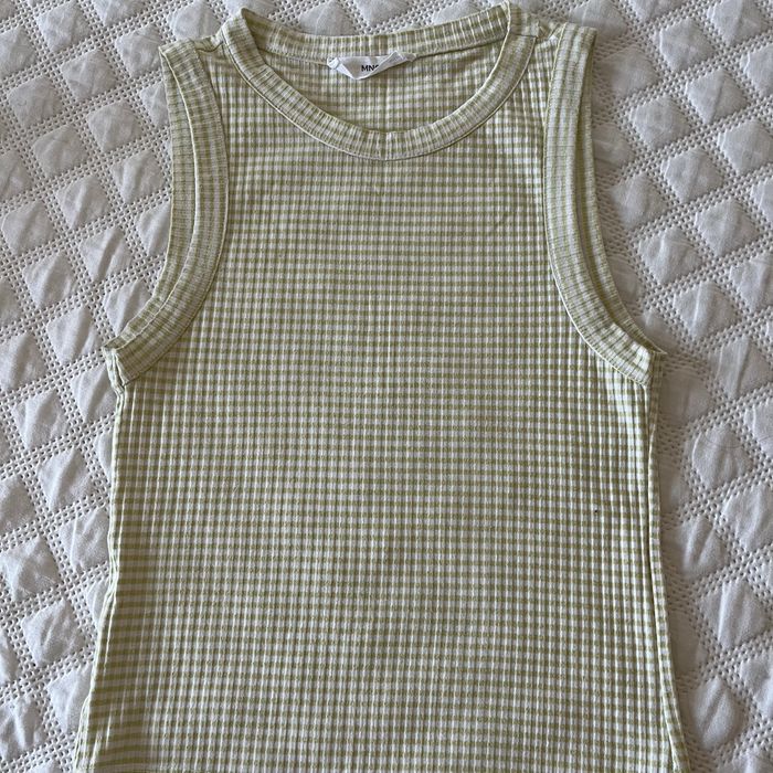 Top aos quadradinhos amarelo e branco