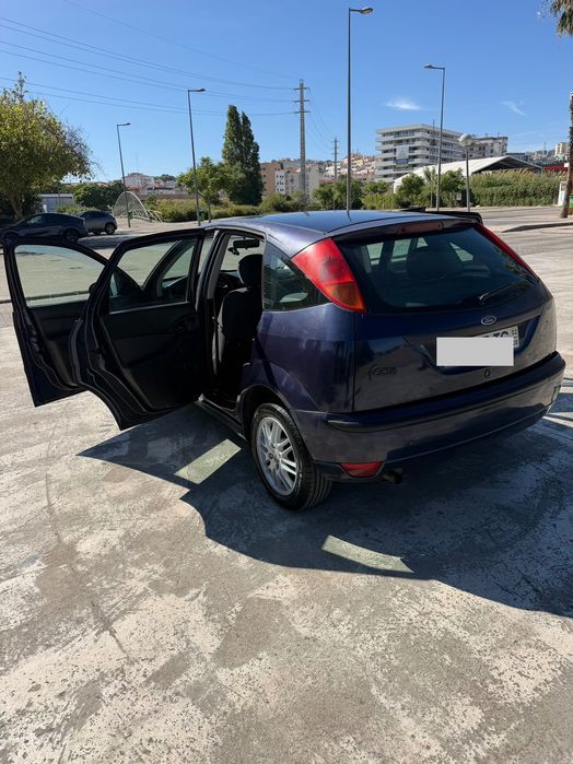 Carro Ford focos 2002