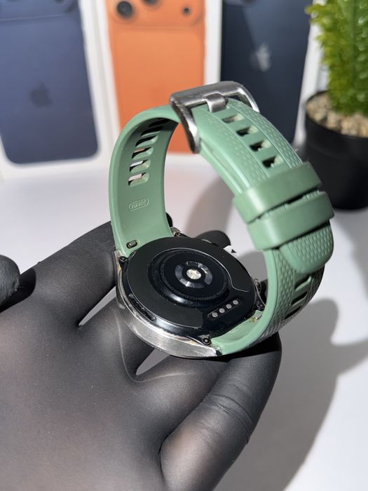 OnePlus Watch 2R в цвете Forest Green