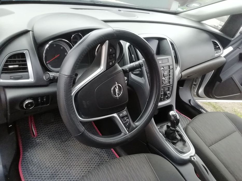 Opel Astra 2012 рік
