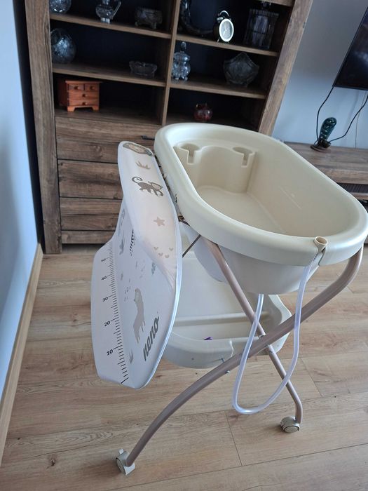 Mam do sprzedania wanienkę dziecięcą firmy NANO Breza 2w1 z przewijakiem. Stan idealny - była używana kilka razy. Odbiór osobisty Grójec.