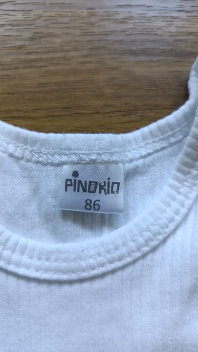 86 Pinokio białe body bez rękawów