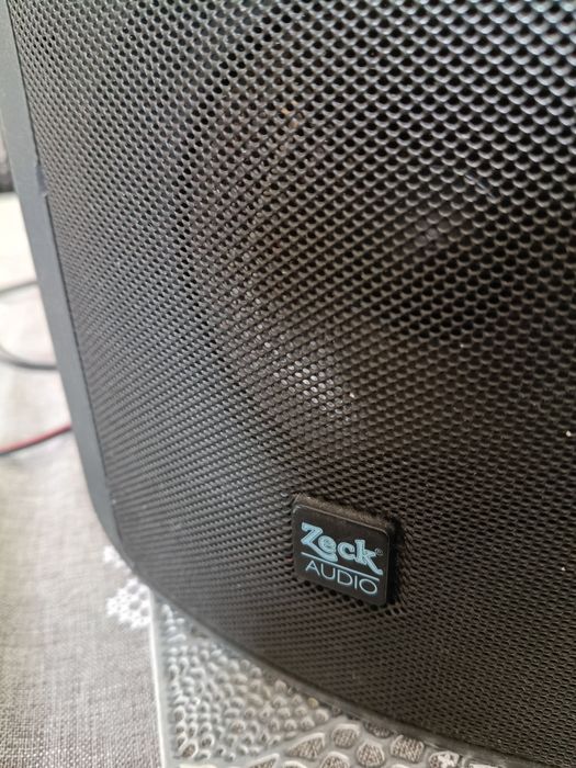 Dwa głośniki Zeck Audio F 52S.