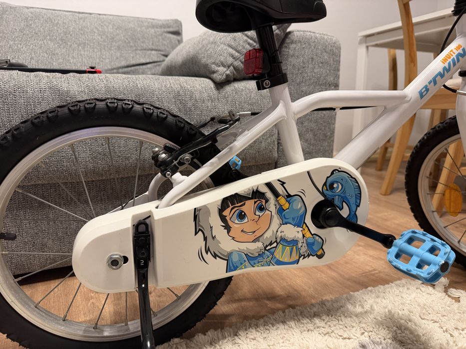 bicicleta infantil B'Twin Inuit 100 de 16 polegadas. Tamanho da roda: 16 polegadas, adequada para crianças de 4 a 6 anos.
