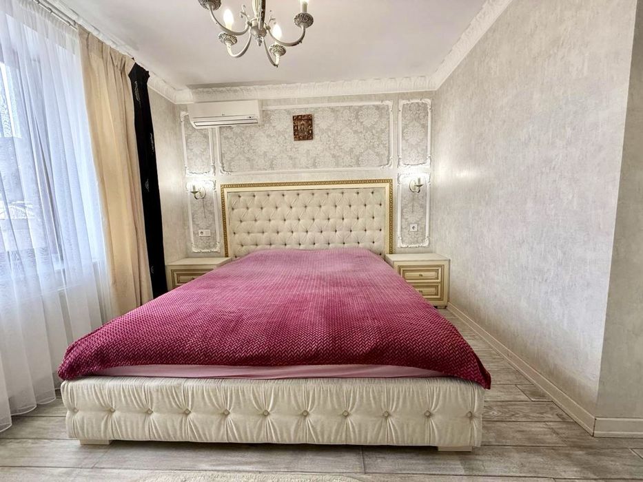 2 кімнати + кухня-студія у центрі біля парку та озера