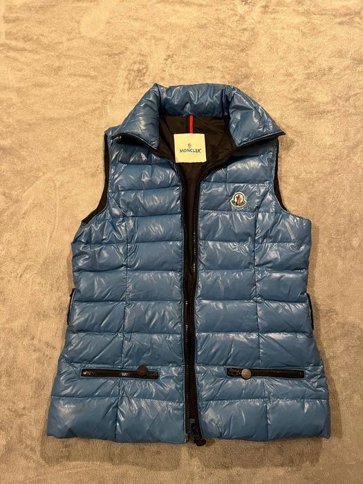 Kamizelką Moncler