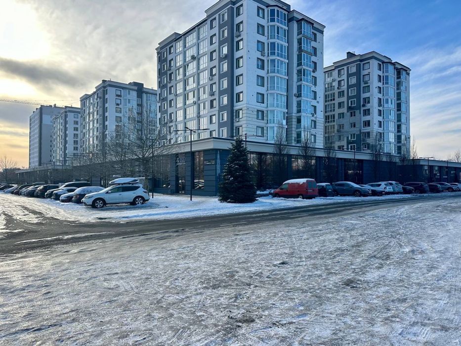 ТОП-локація Бучі,Комерція 1098 м², високі стелі, потужність 100 кВт