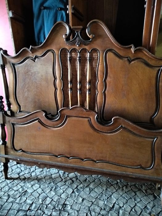 Cama Casal em madeira estilo vintage