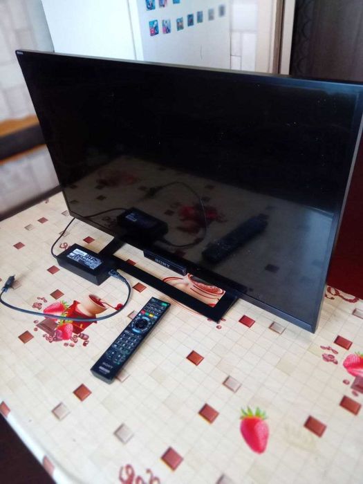 Продам телевизор 32 дюйма СМАРТ .,компьютер,муз. центр.телевизор . Чернигов.
