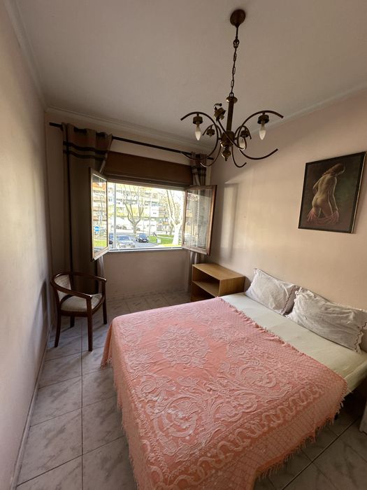 Arrenda-se Quarto/5 minutos da estaçao de Comboio