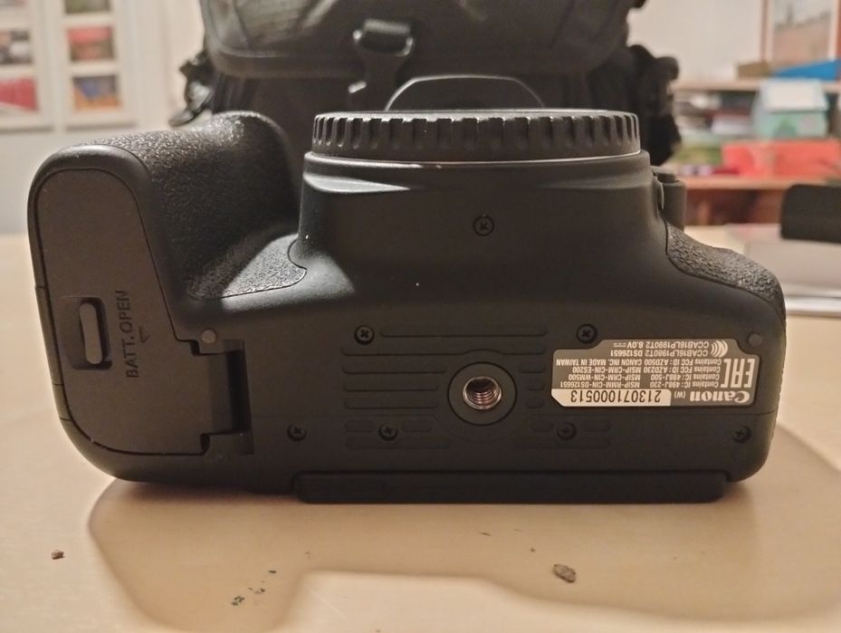 Câmara Canon 77d+ efs 18-55+efs 24mm