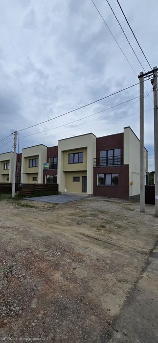 Таунхаус  поруч басейну Grafit