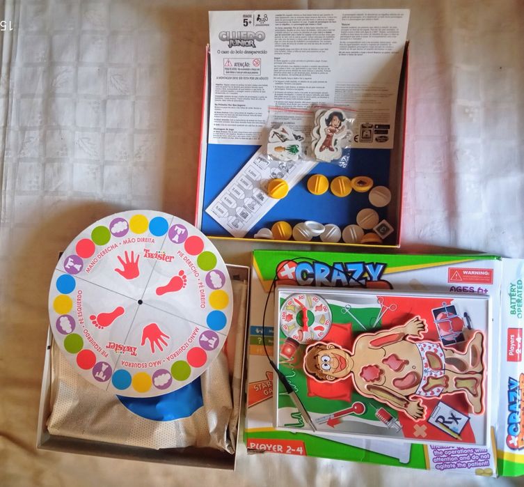 Lote de 16 puzzles e jogos.20€ tudo.
