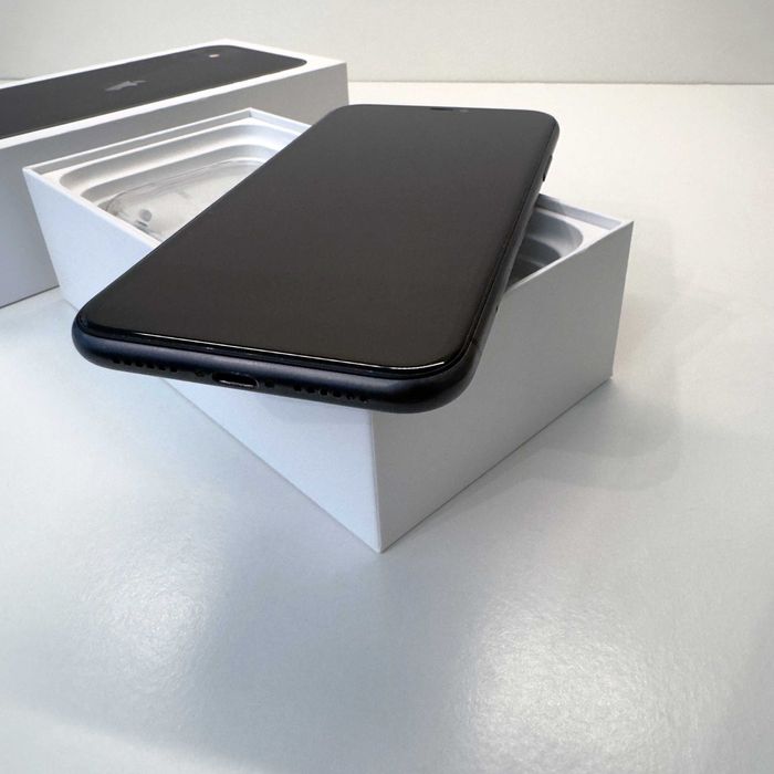 Apple iPhone 11・128GB・Preto (Factura e Garantia)