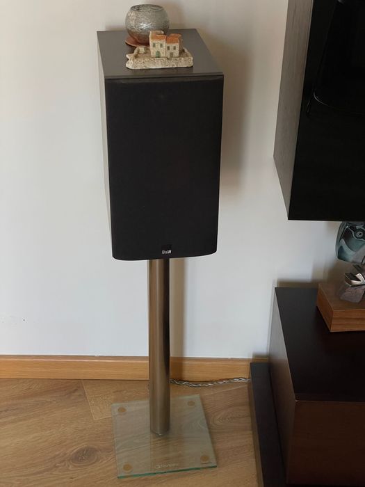 Conjunto 2x Colunas B&W 685 + Suportes NorStone