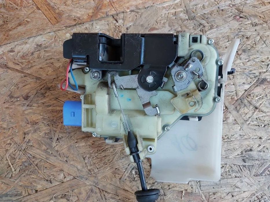 zamek drzwi przedni lewy przód 8 pin vw transporter t5 837015aq