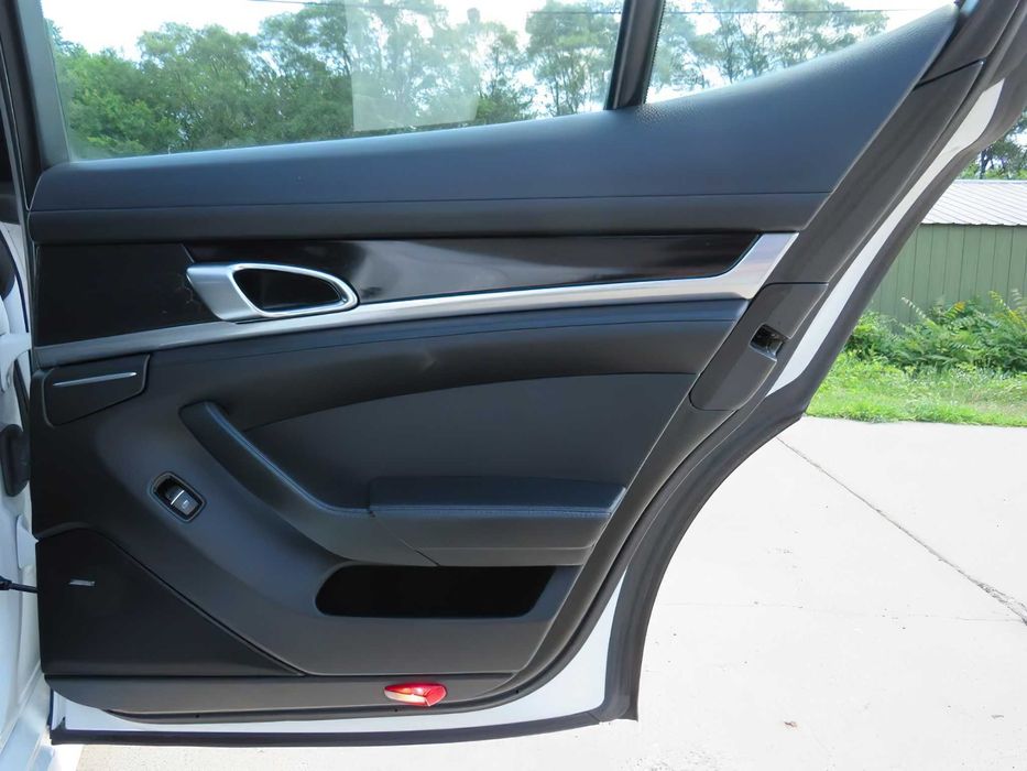 Porsche Panamera 4S      2015