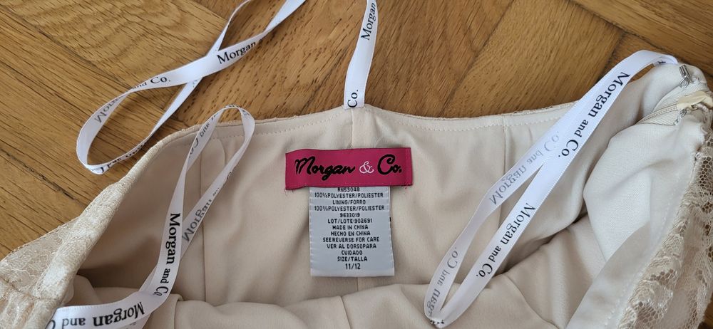 Sukienka Morgan&Co kremowa ecru bez ramion koronka frędzle ślub wesele