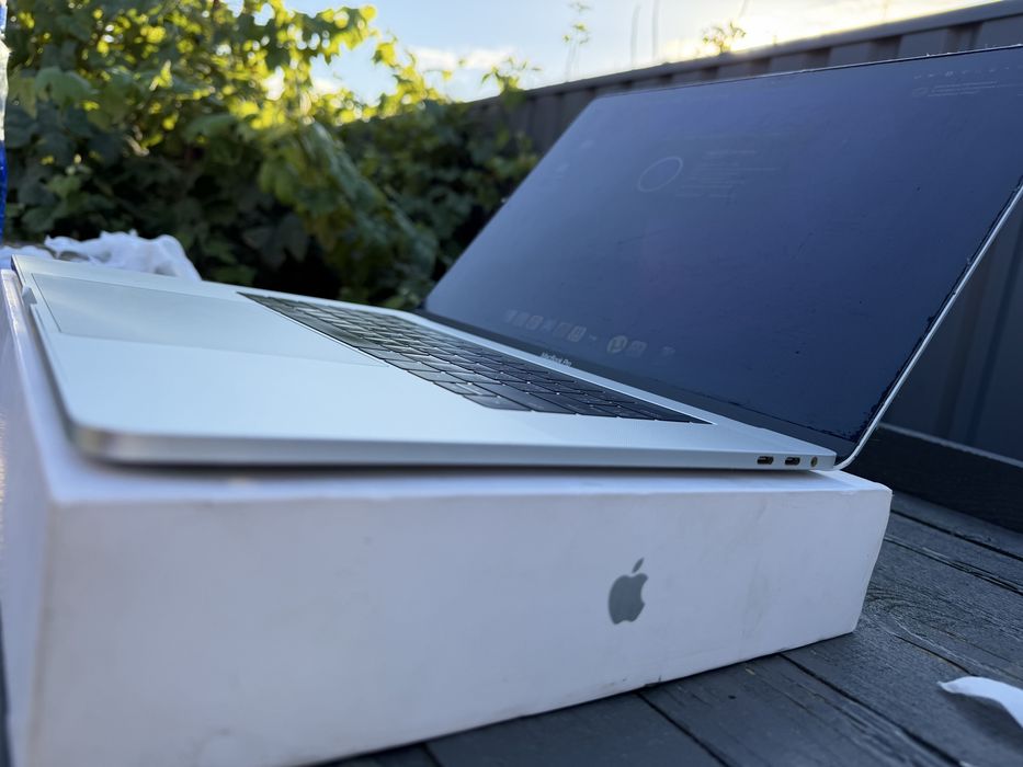 MacBook Pro 15 2016 TouchBar
