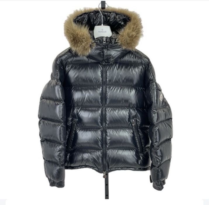Meska kurtka Moncler Maya fur czarna z futrem z jenota puchowa zimowa