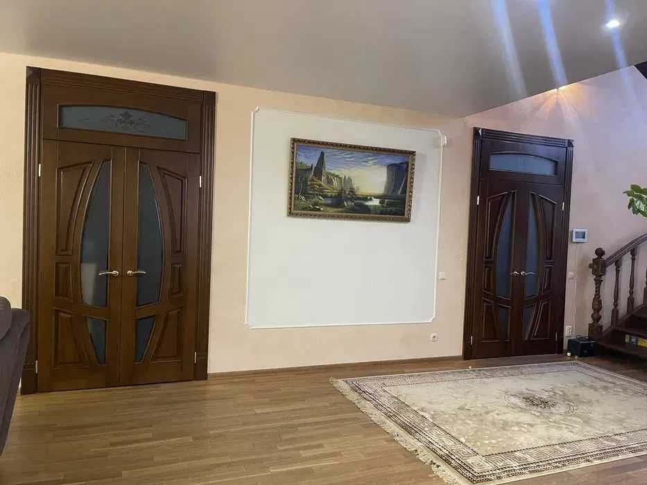 Аренда двухэтажного дома в городе. 13.01.26.