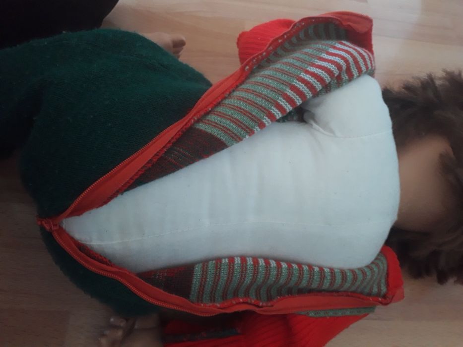 Duża  winylowo-szmaciana lalka ,sygnowana PICÔ 2004 - 60cm.