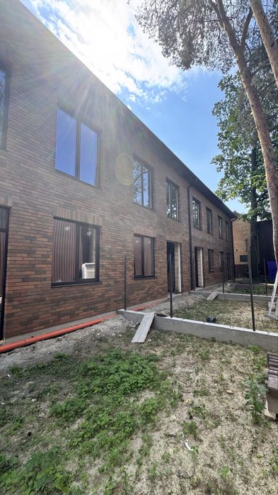 Купуйте таун в центрі міста Ірпінь.