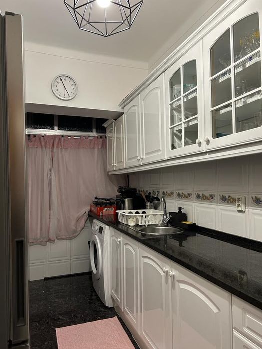 Alugo quarto em algés