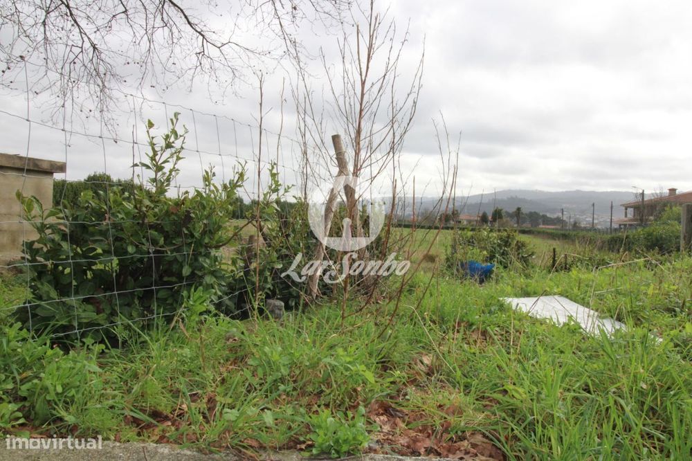 Terreno c/ área total de 8.500 m2 em Lama, Sequeiró Stº Tirso