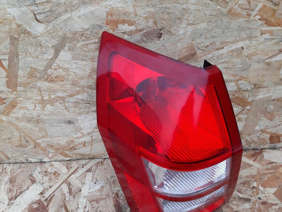Lampa tylna Dodge Magnum Chrysler 300c kombi oryginał LH