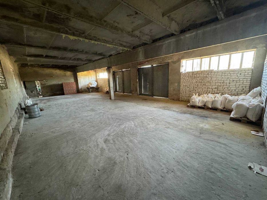 Продається виробничо-складськi примiщення з крупоцехом та обладнанням
