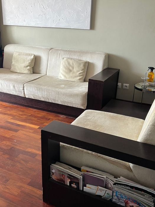 Sofá bege 2 modulos com arrumação